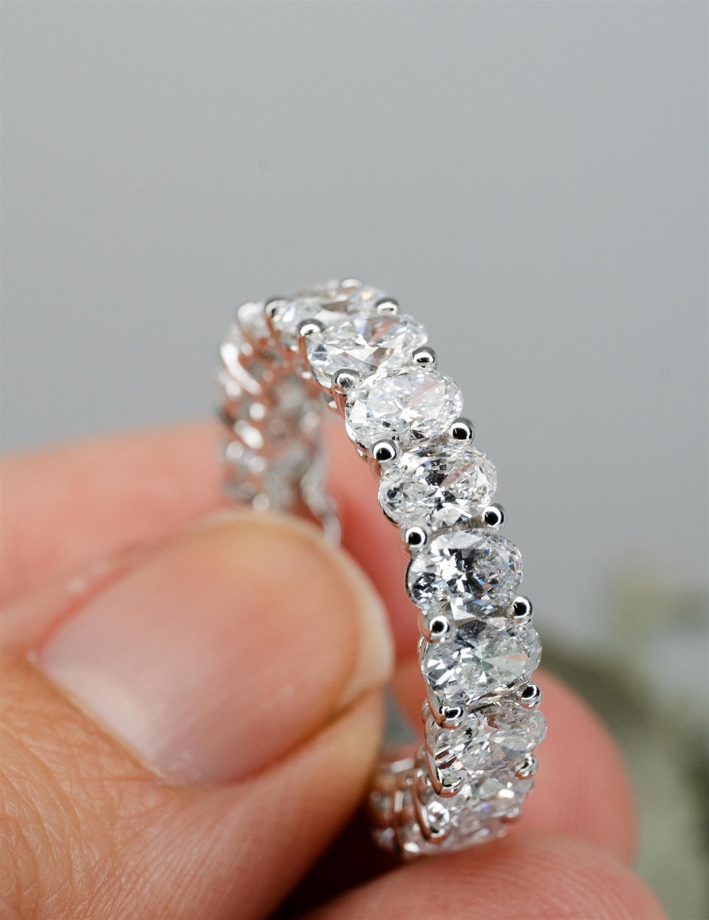 14K White Gold Diamond Oval Anniversary Band sz 6.5