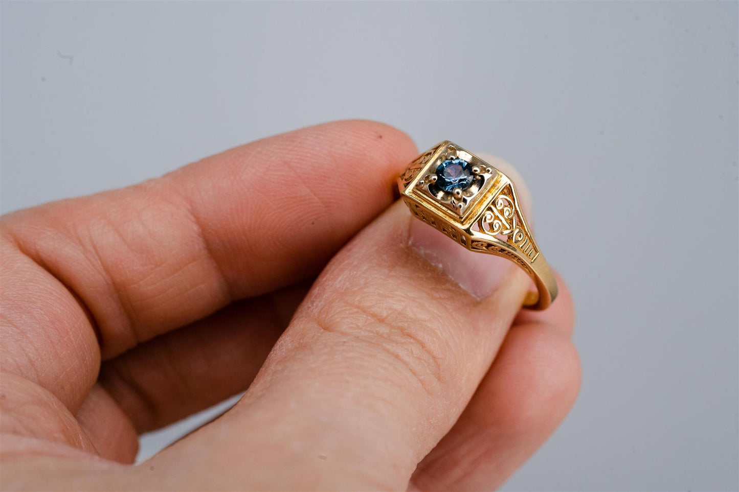 14K Yellow Gold Vintage Sapphire Ring