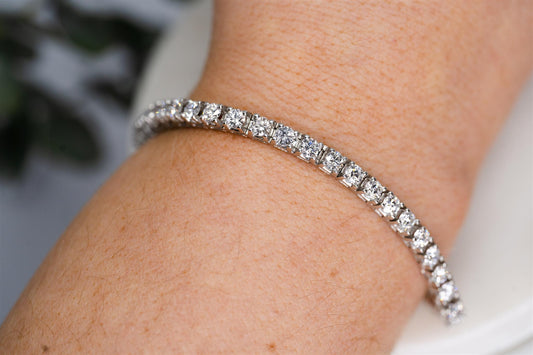 Platinum Hand Assembled 6.64tdw Diamond Tennis Bracelet