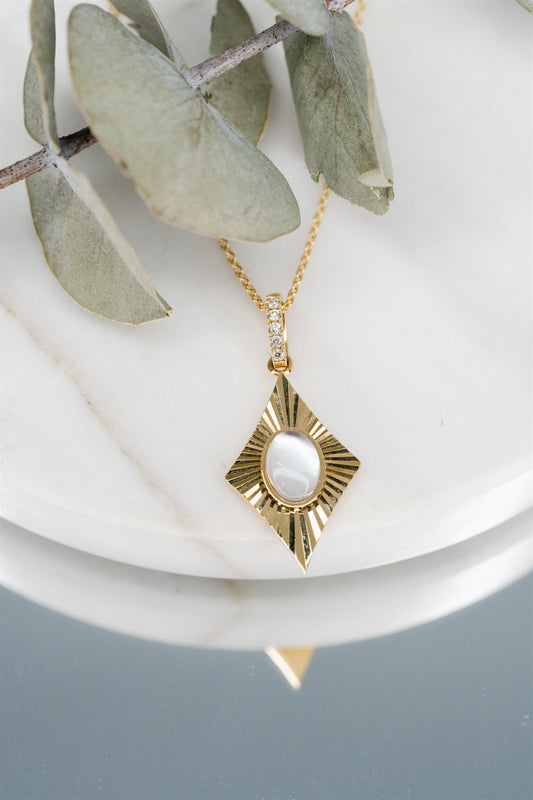 Kite Pendant With Mother Of Pearl Center And Diamonds Necklace