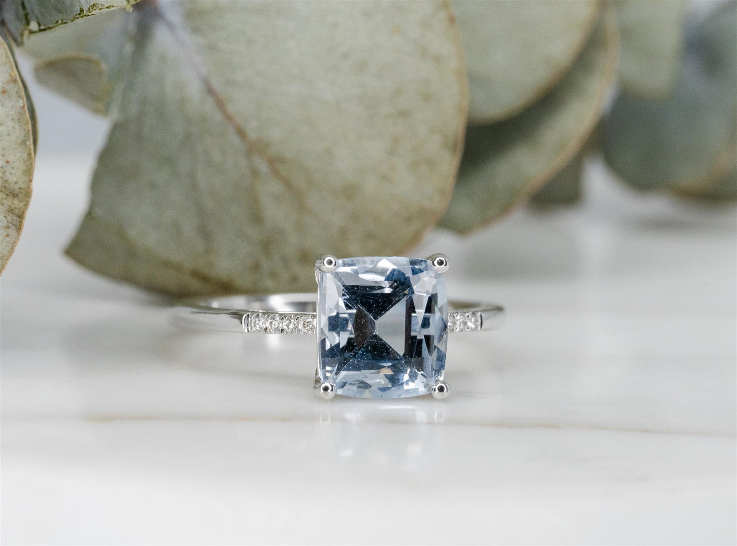 14k White gold Aquamarine and diamond ring