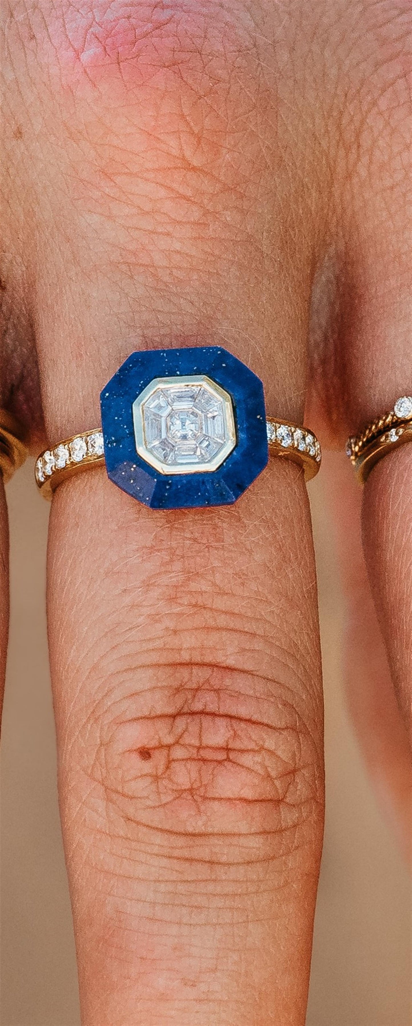 18K Yellow Gold Invisible Diamond Ring with a Halo of Blue Lapiz